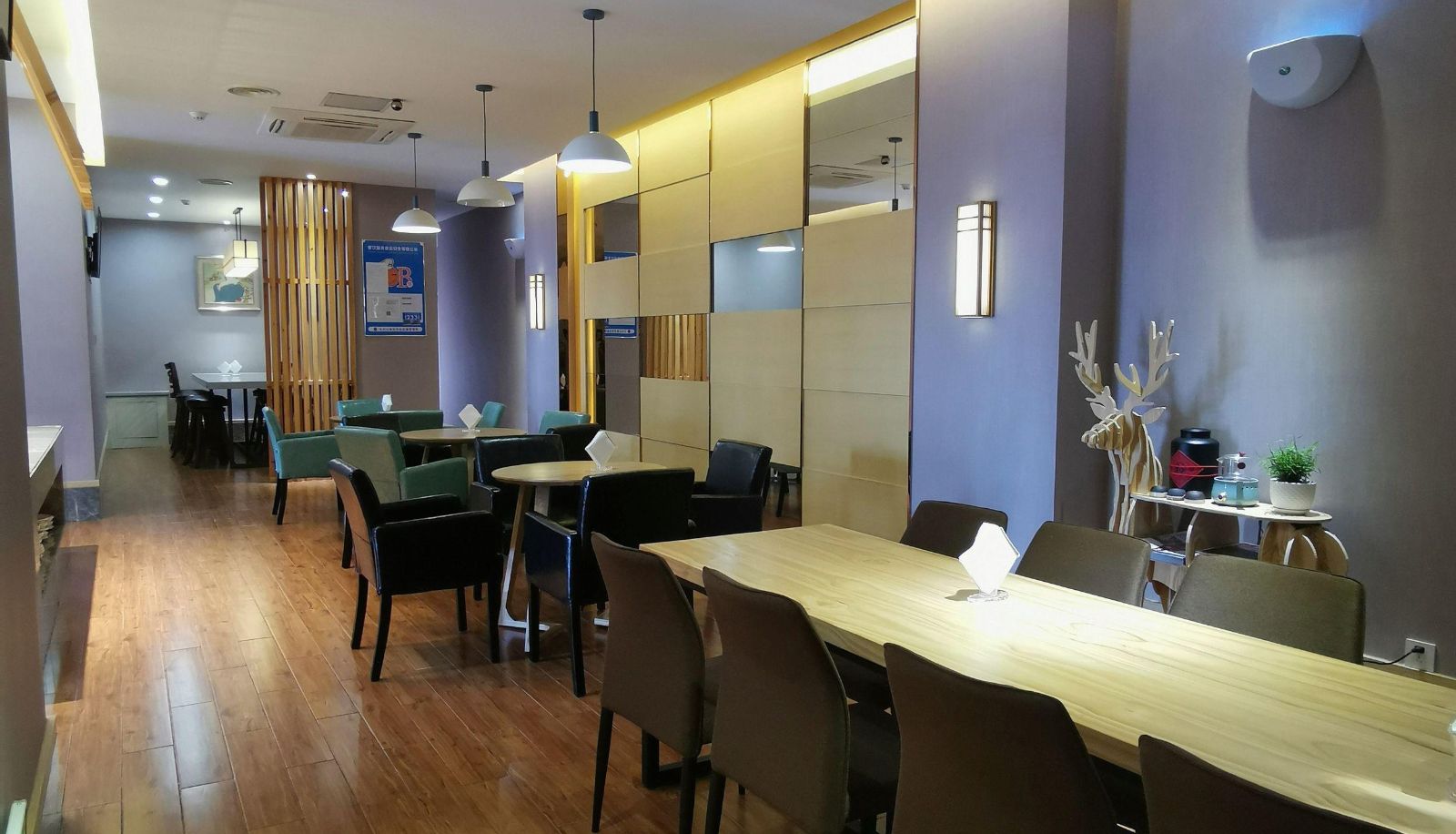 Zewnętrzna część hotelu - Nathan Holiday Inn