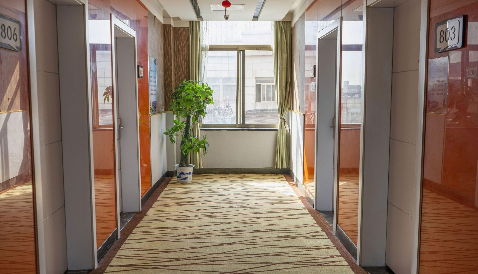 Zewnętrzna część hotelu - Rongyou Hotel (Nanyang Commercial Plaza Store)