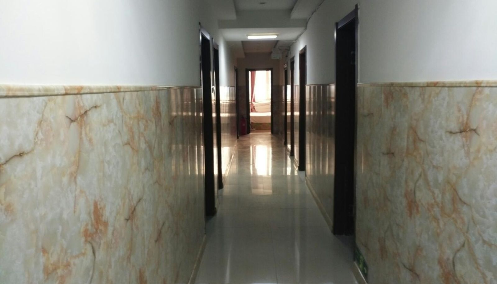 Buitenruimte van het hotel - Yimeng Hotel