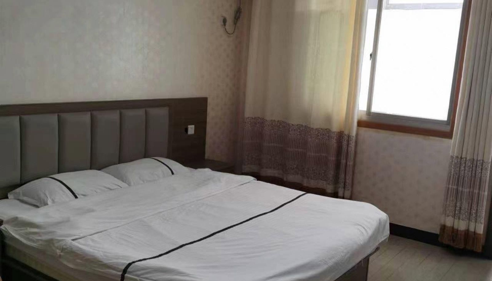 Room - Entering a hotel