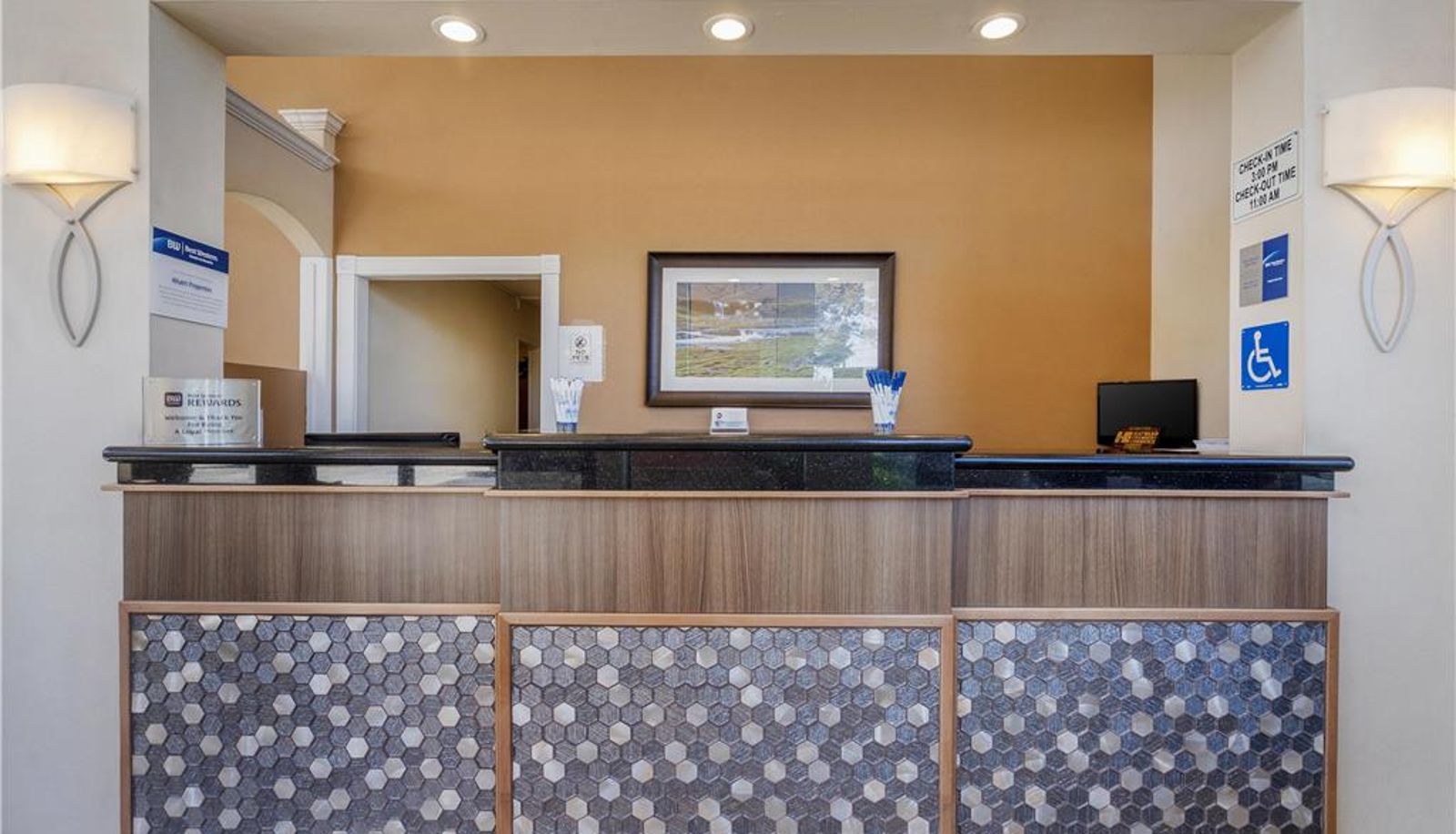 Lobby - Best Western Plus Inn of Hayward