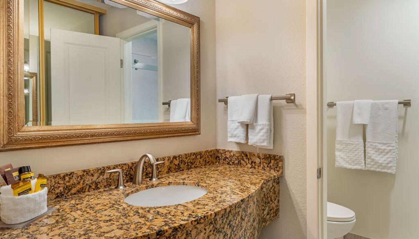 Zimmer - Best Western Plus Monterey Inn