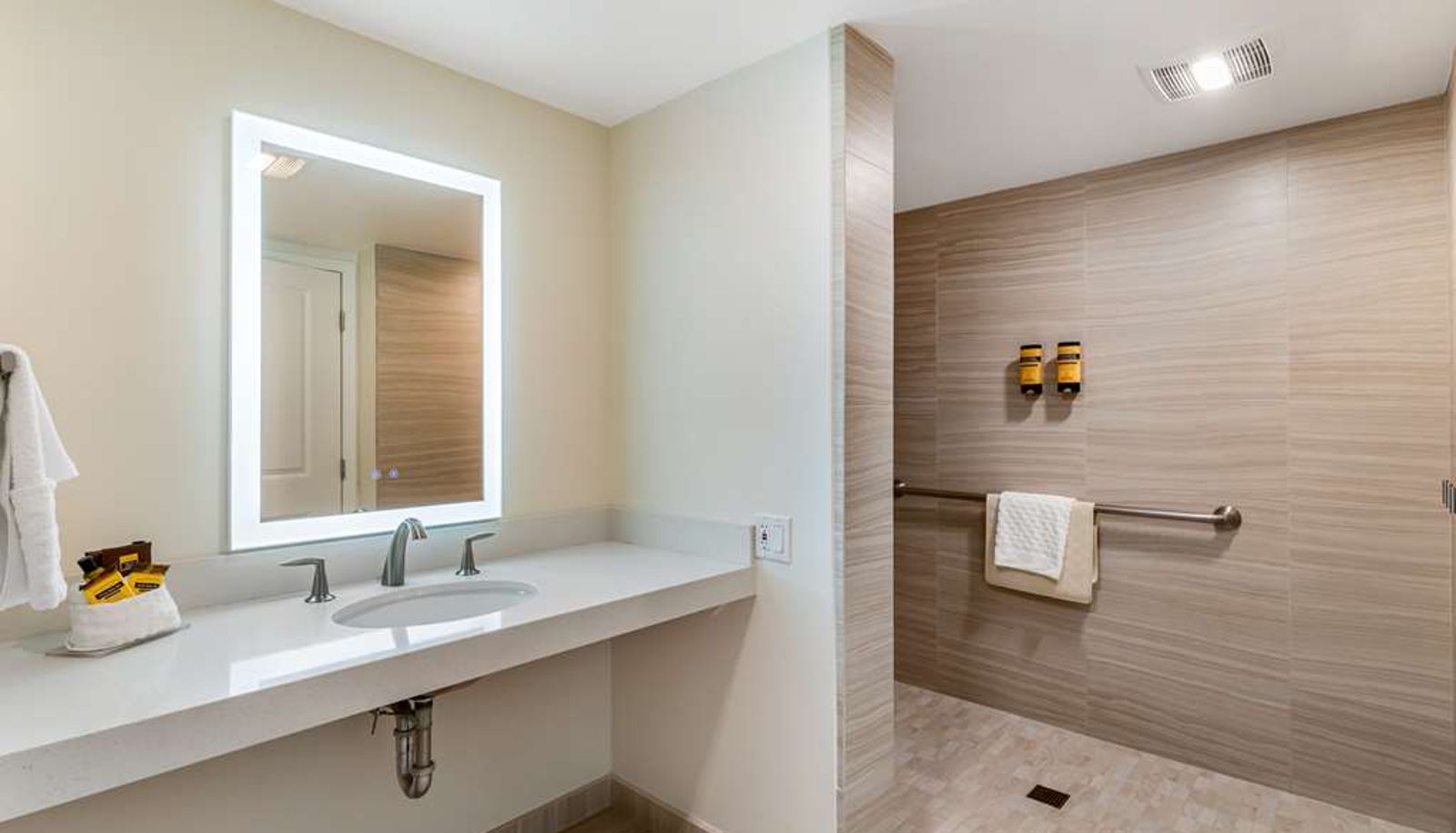 Room - Best Western Plus Monterey Inn