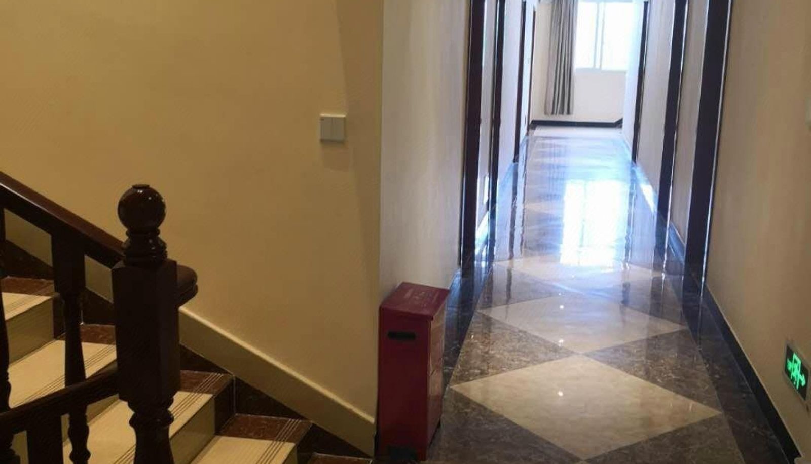Zewnętrzna część hotelu - Hongren Hotel (Longquanyi Branch)
