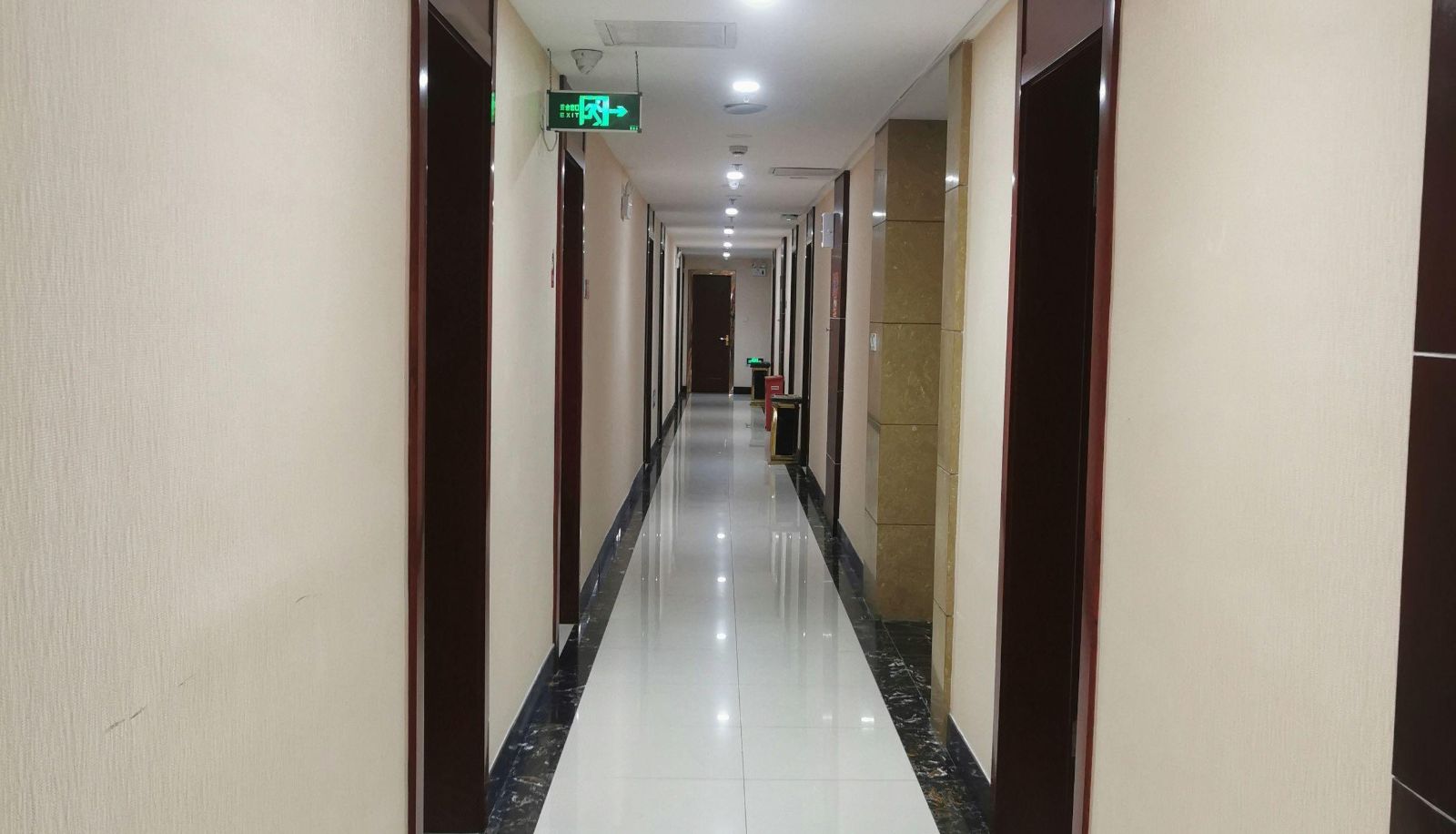 Hotel outdoor area - Haoshidun Holiday Inn (Lvsigang South Star Bridge Branch)