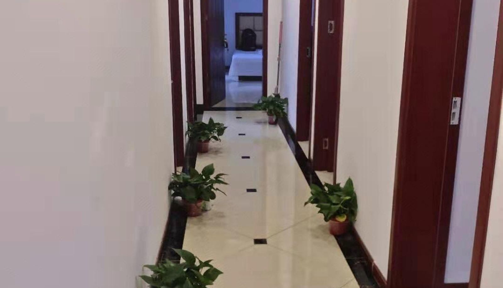 Buitenruimte van het hotel - Tengfei Hotel