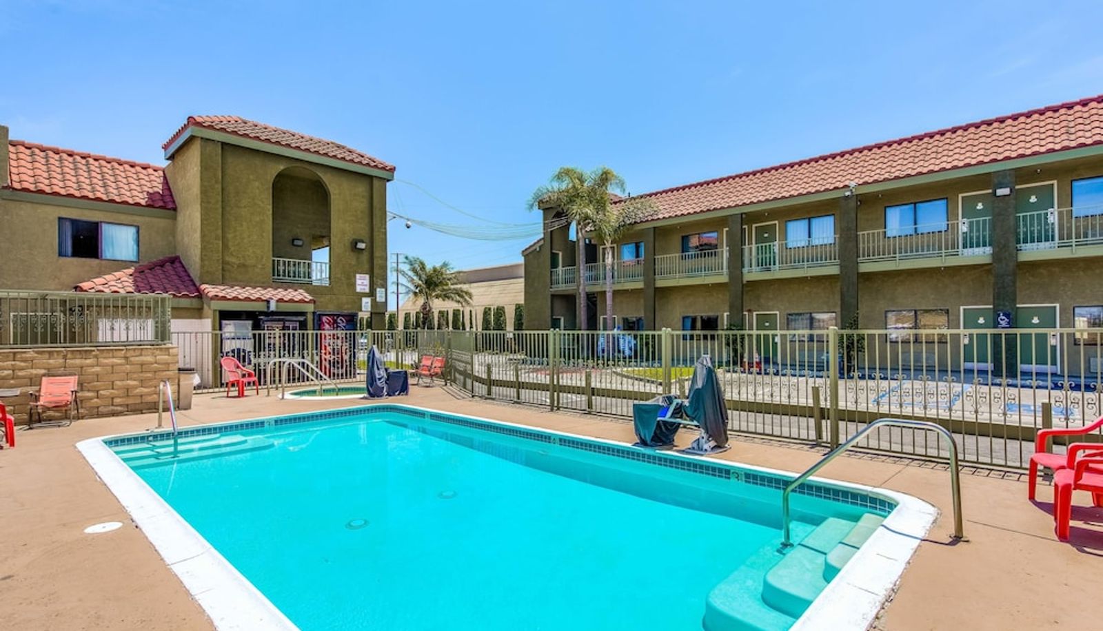 Piscina - Budget Inn