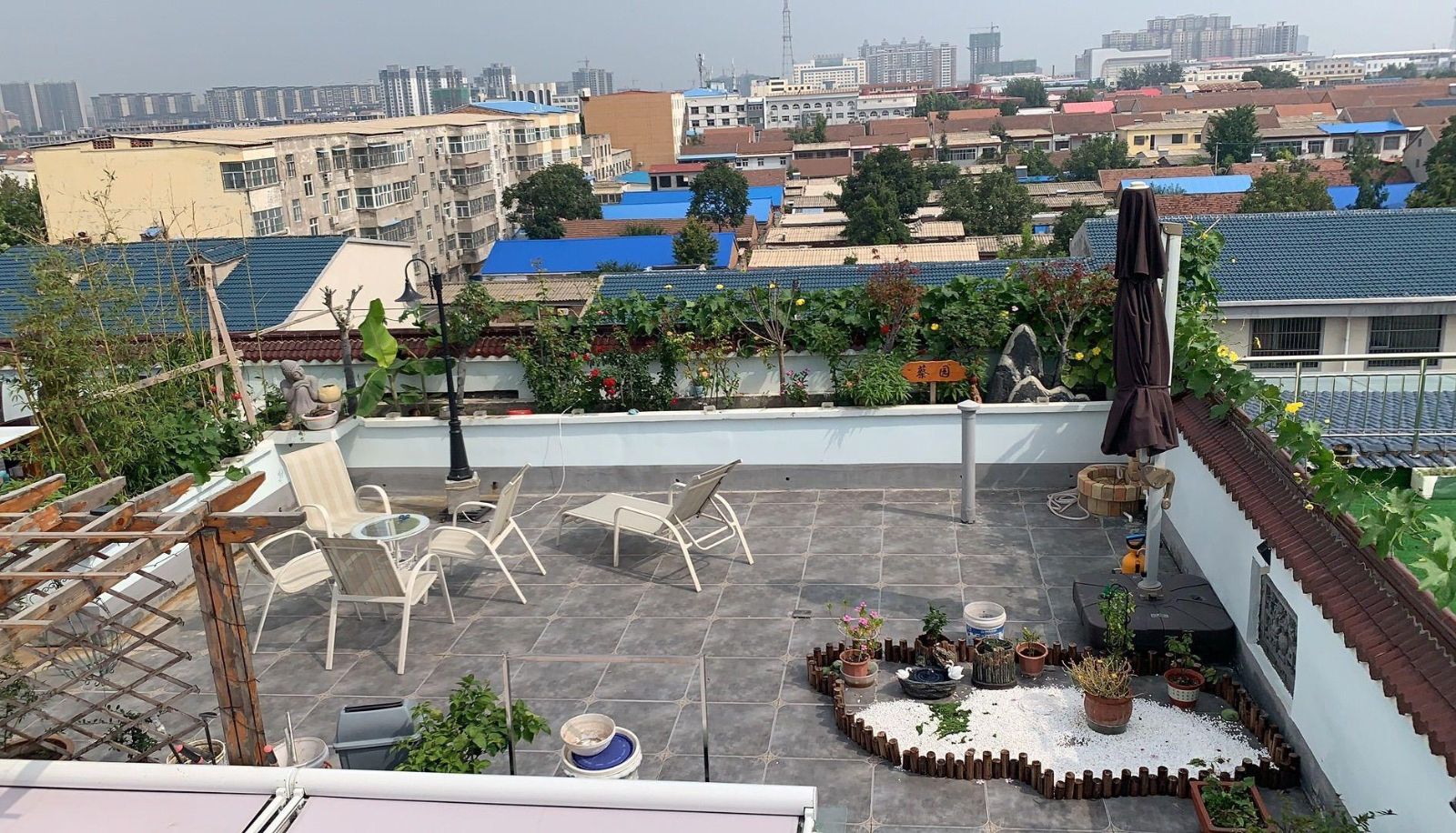 Hotel outdoor area - Faraway Hotel
