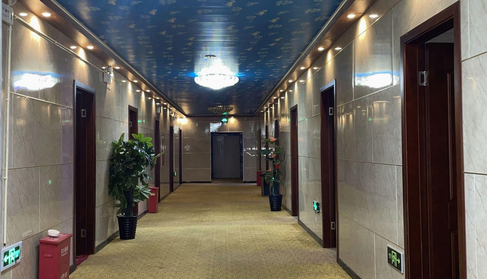 Hotel outdoor area - Plateau Snow Resort Hotel (Daocheng Yading Scenic Area Tourist Center Store)