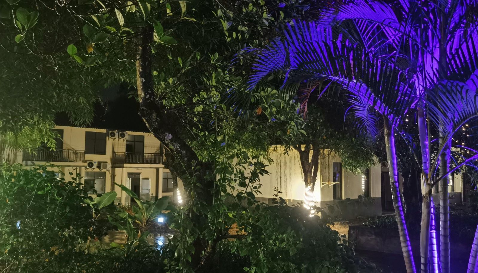 Hotel outdoor area - Chiling Manor Garden Style Hotel