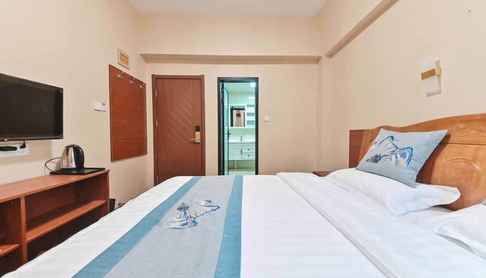 Business-kamer - Qingzhu · Xinmiao Haolong Business Hotel (Cangju Road Qingdao North Station Store)