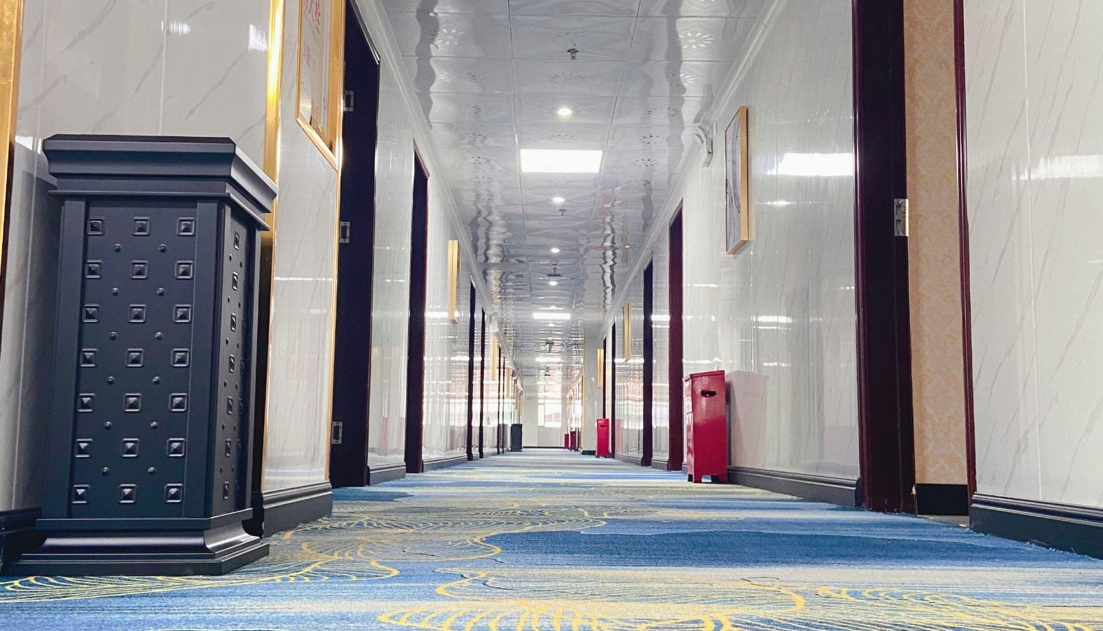 Buitenruimte van het hotel - Luojun Hotel