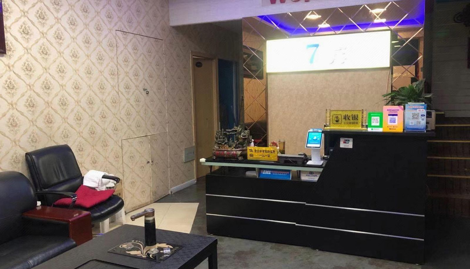 Buitenruimte van het hotel - Suqi Hotel