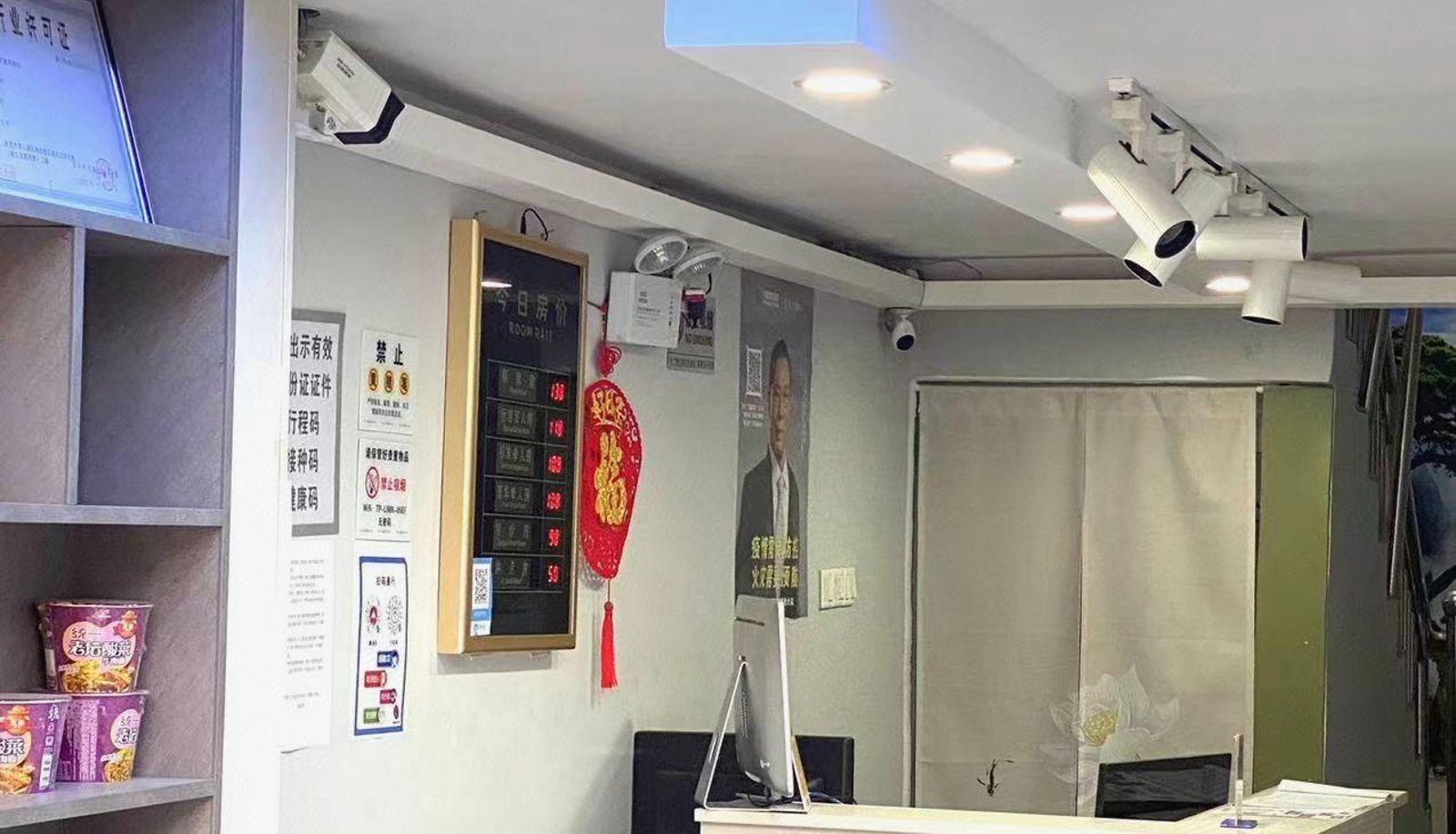 Hotel outdoor area - Xinrong Hotel (Exit 4 of Qingshanhu Avenue Subway Station)
