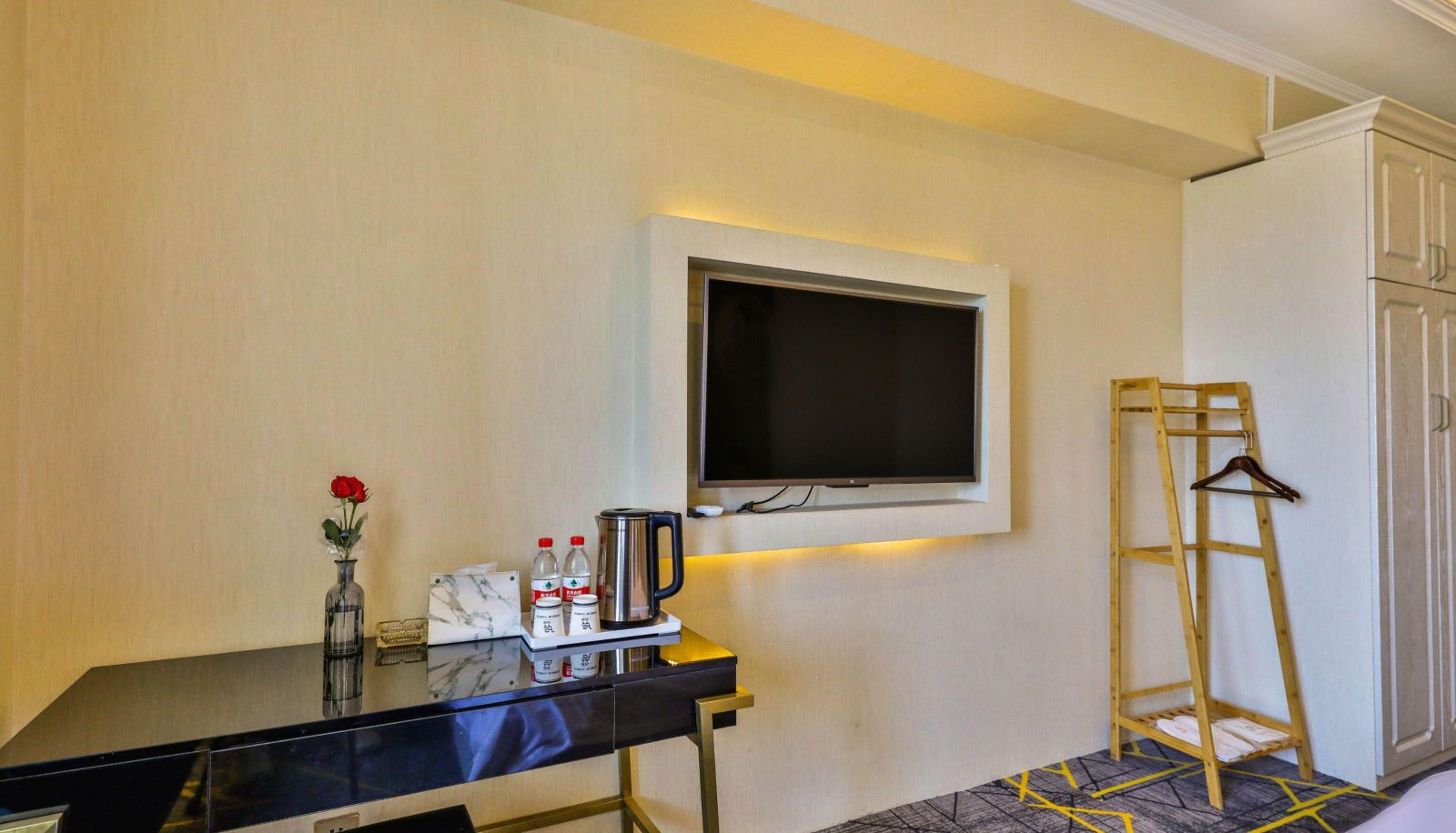 Habitación corporativa - Corolla · Hejing Luxury Hotel (Olympic Center Subway Station Store)