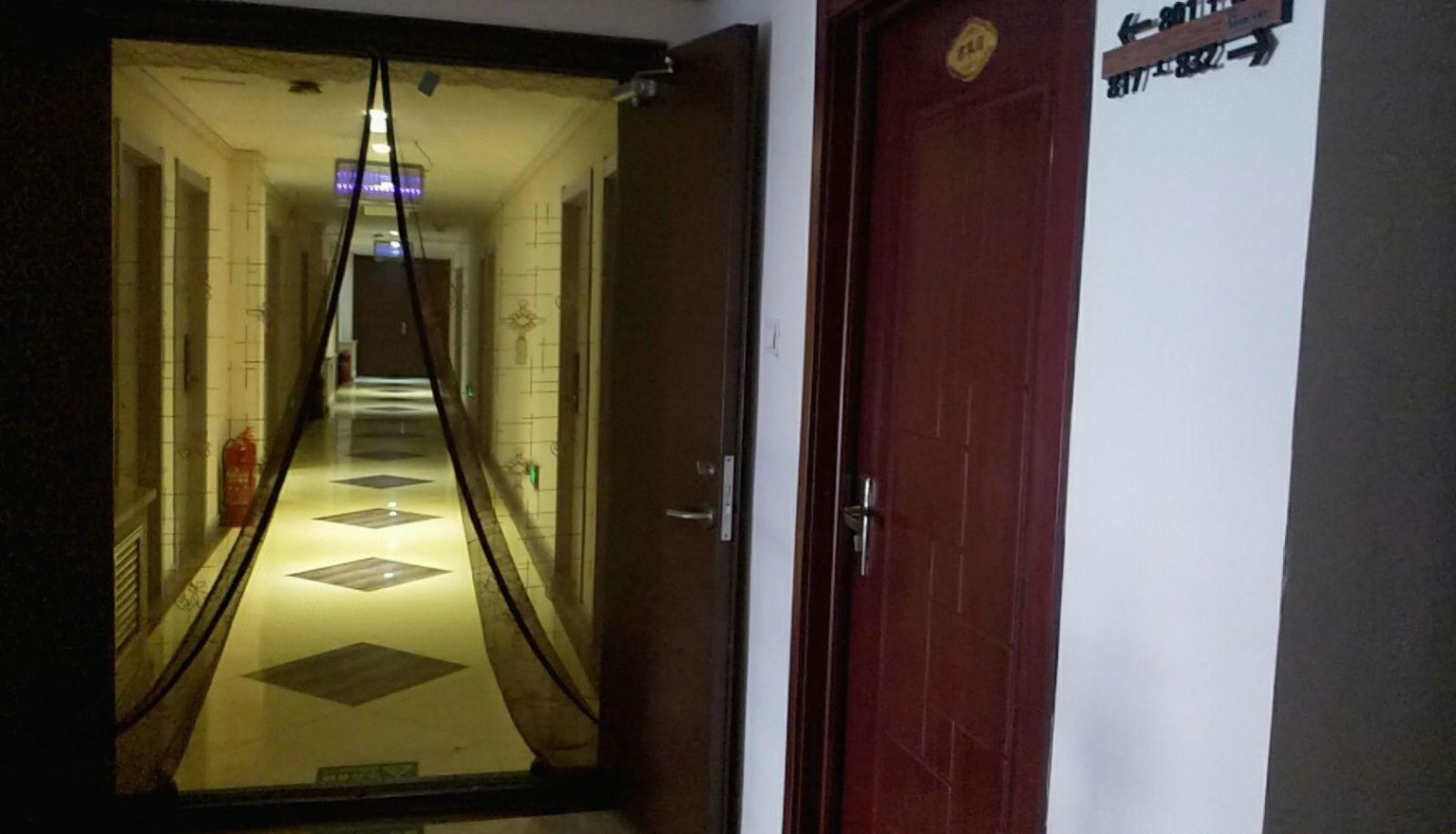 Area esterna dell'hotel - Warm Left Bank Hotel