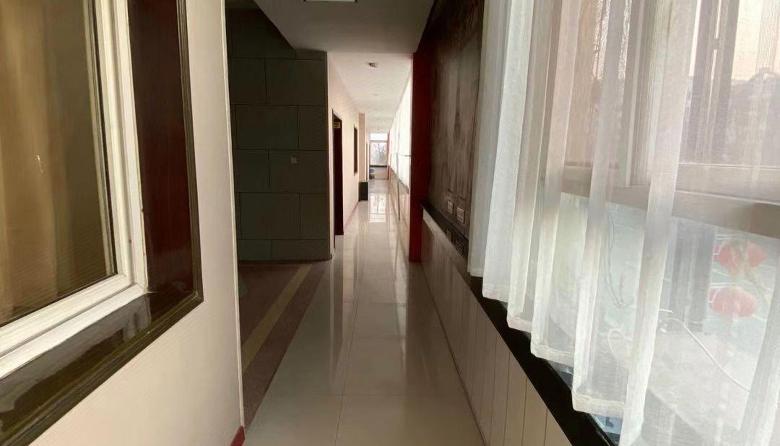Zona exterior del hotel - Yinduqing Hotel (Railway Station Store)