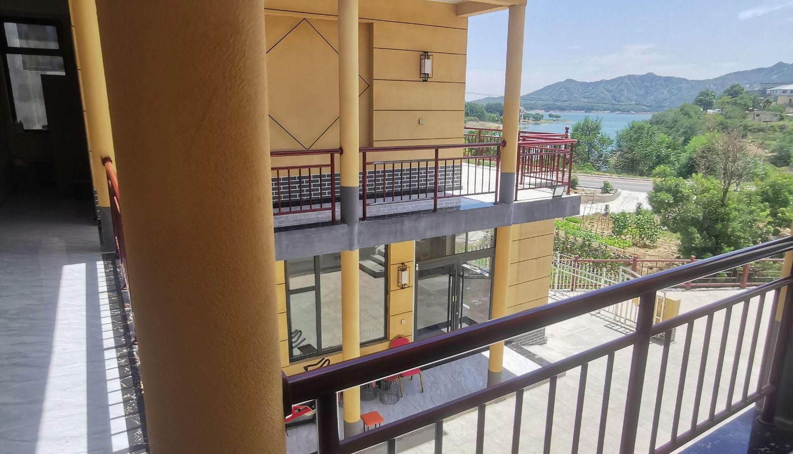Area esterna dell'hotel - Jingyue Hotel (Xibaipo Memorial Hall Store)