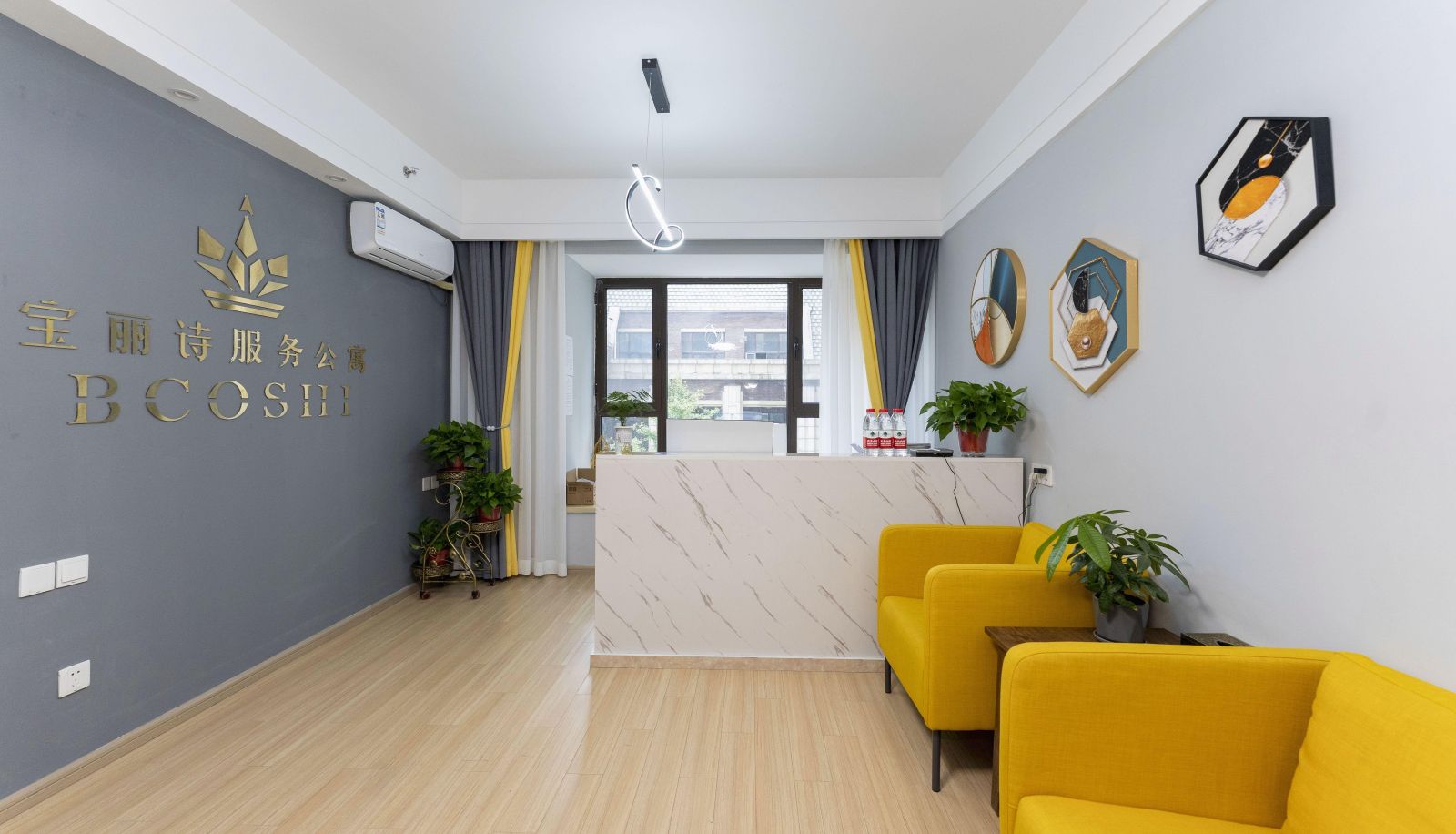Area esterna dell'hotel - Polaroid Hotel (High tech International School Store)