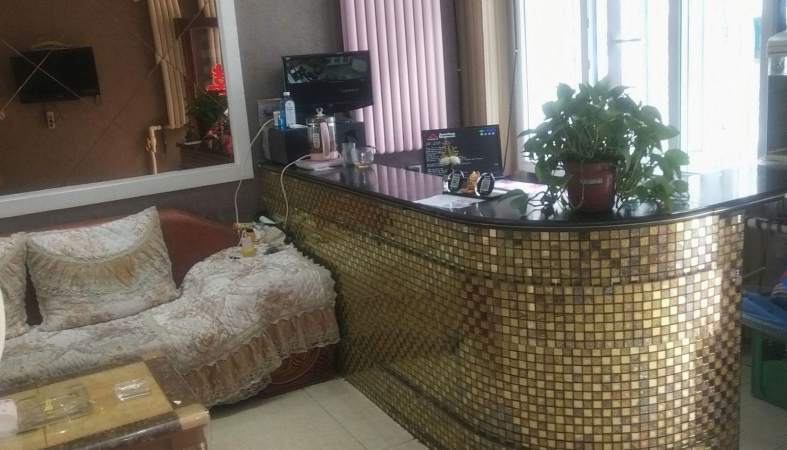Holiday Fashion Hotel