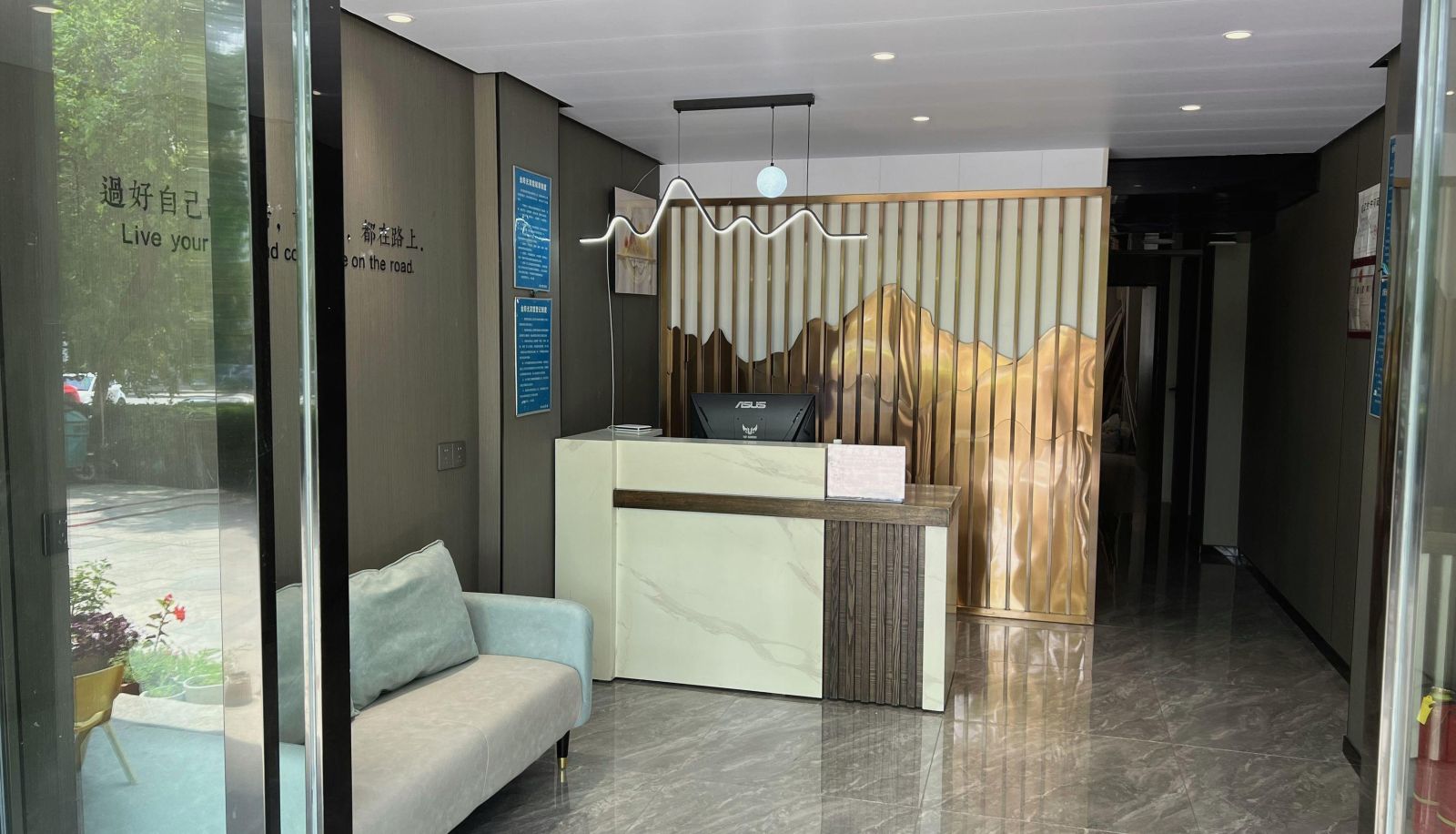 Zona exterior del hotel - Golden Sunshine Hotel (Wanda Plaza Store)