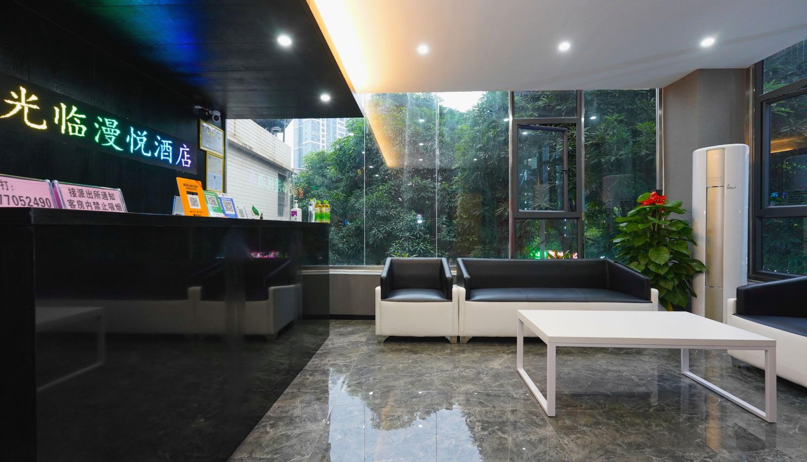 Zona exterior del hotel - Manyue Hotel (East Gate of Guangxi University)