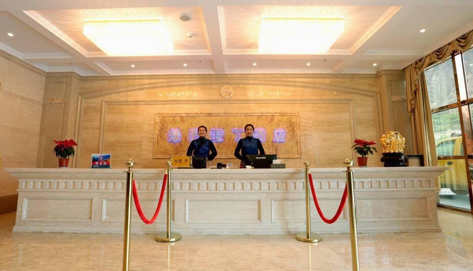 Zona exterior del hotel - Green Yading Hotel