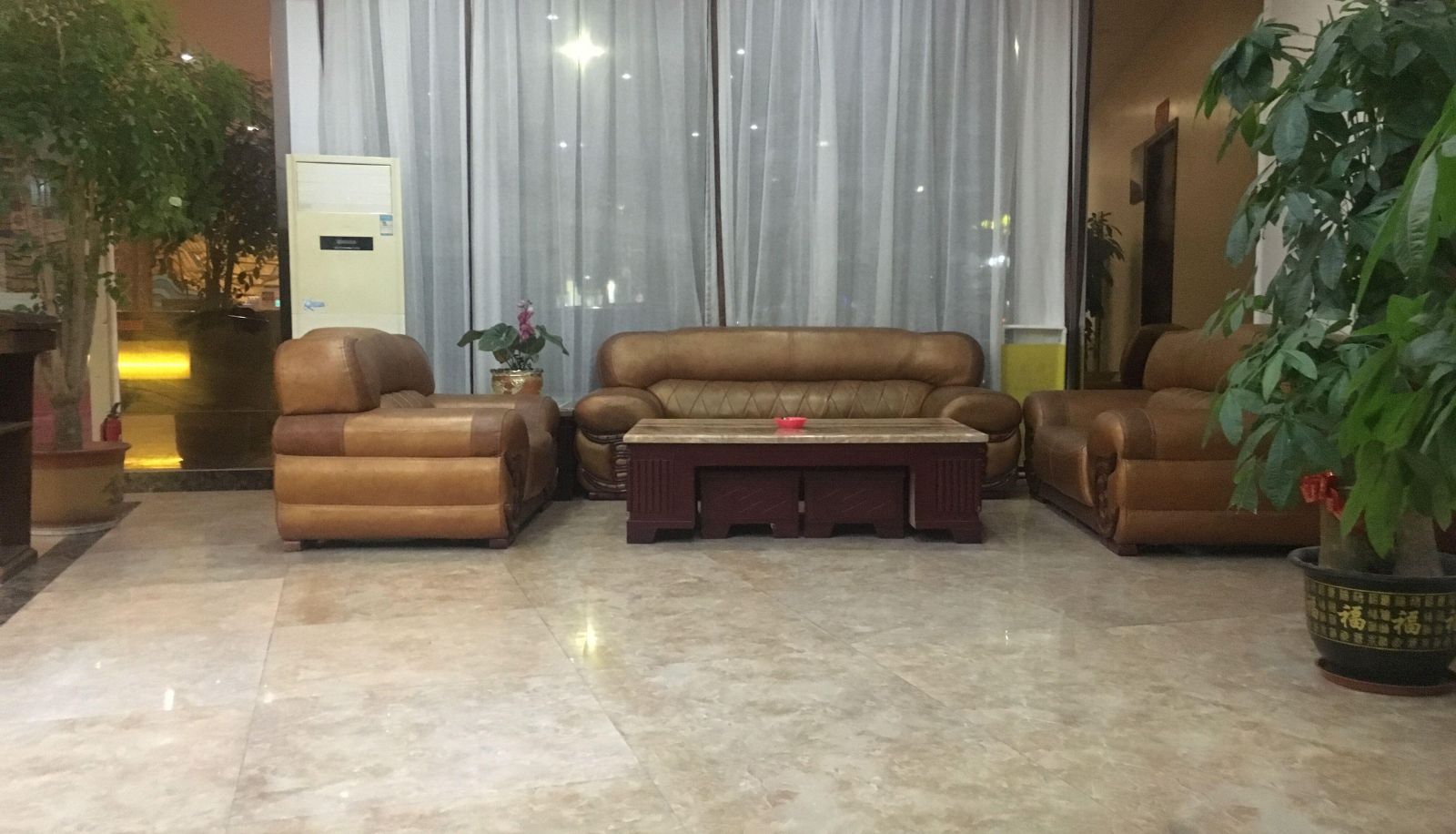 Zona exterior del hotel - Kaiyin Business Hotel