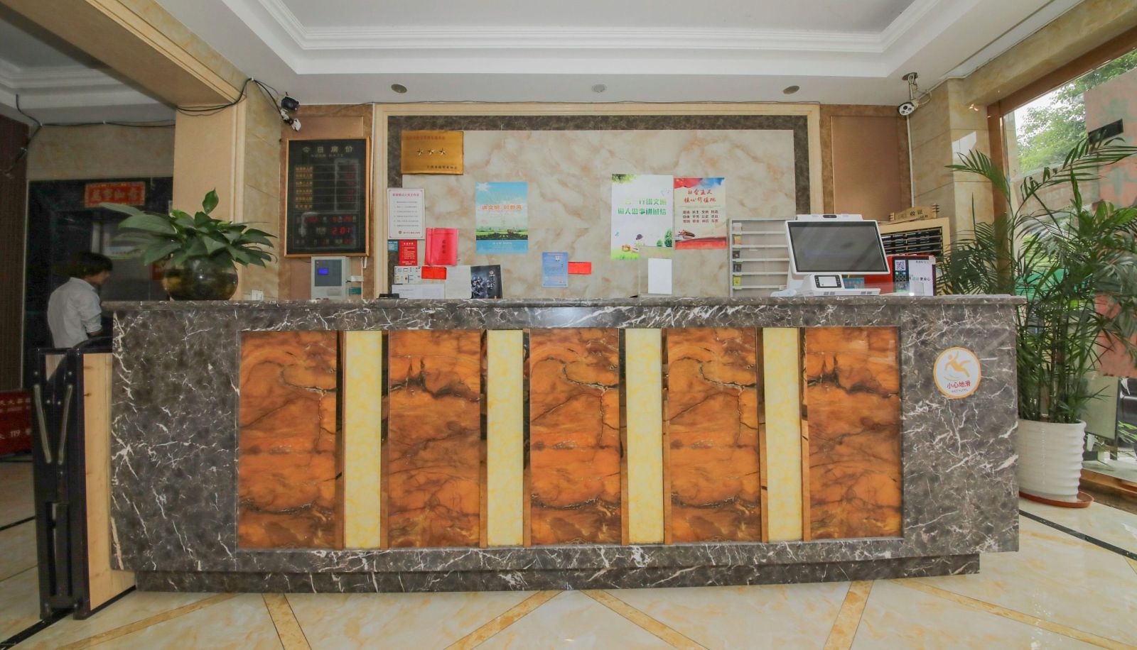 Area esterna dell'hotel - Dongfang Haosheng Hotel