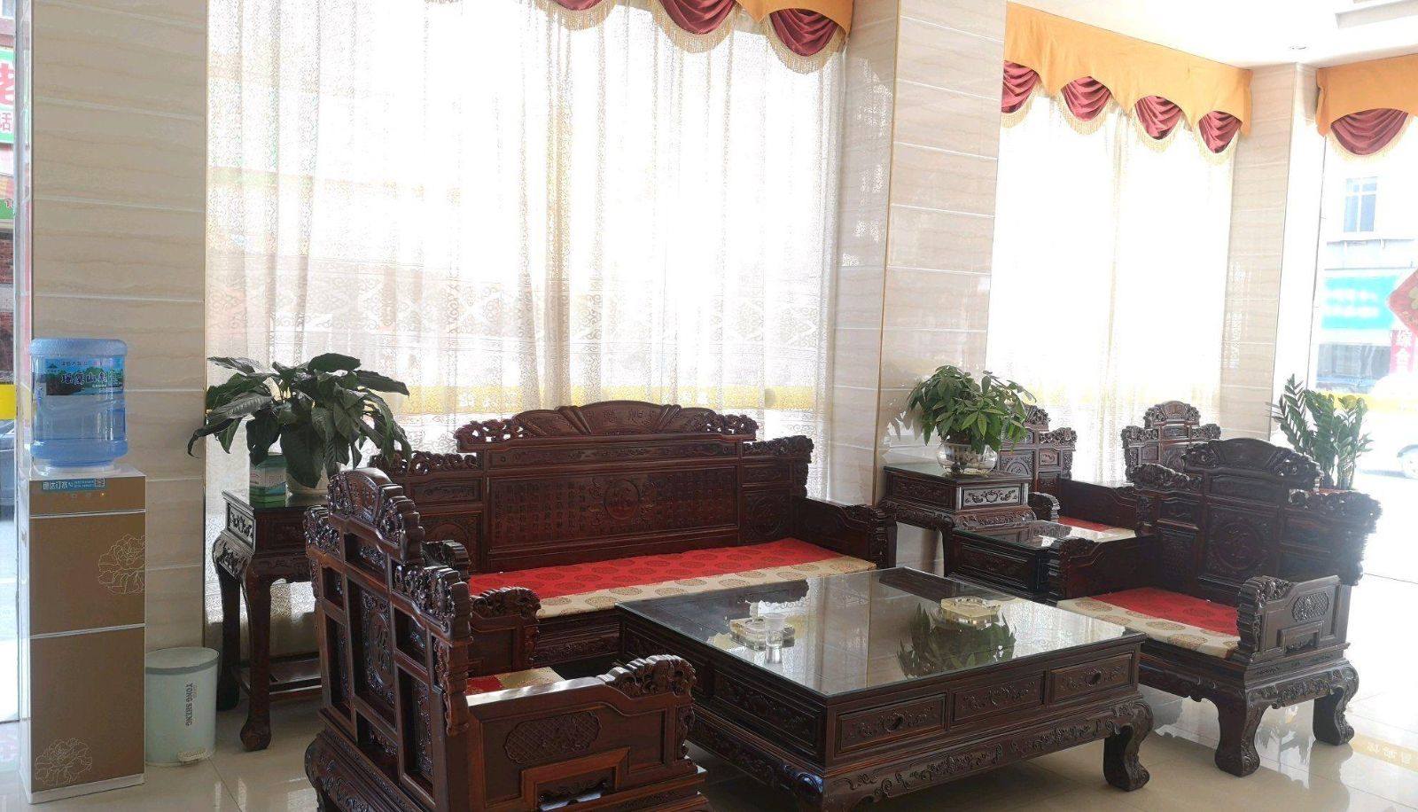 Buitenruimte van het hotel - Yuchang Hotel