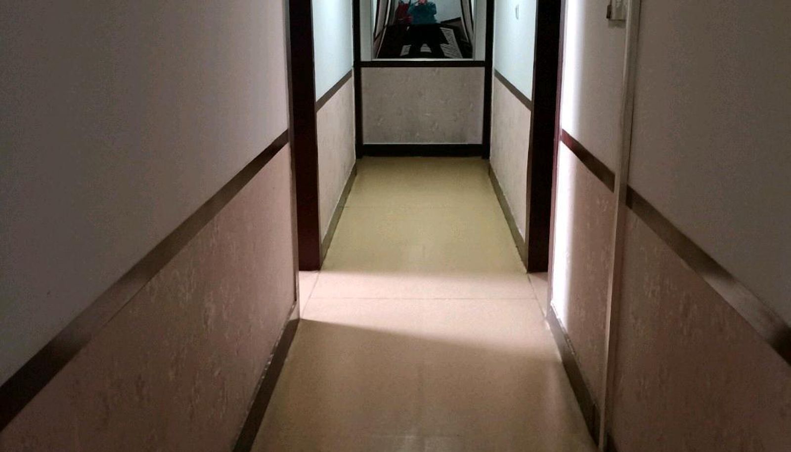 Area esterna dell'hotel - Longjin Hotel (Bus Station Store)
