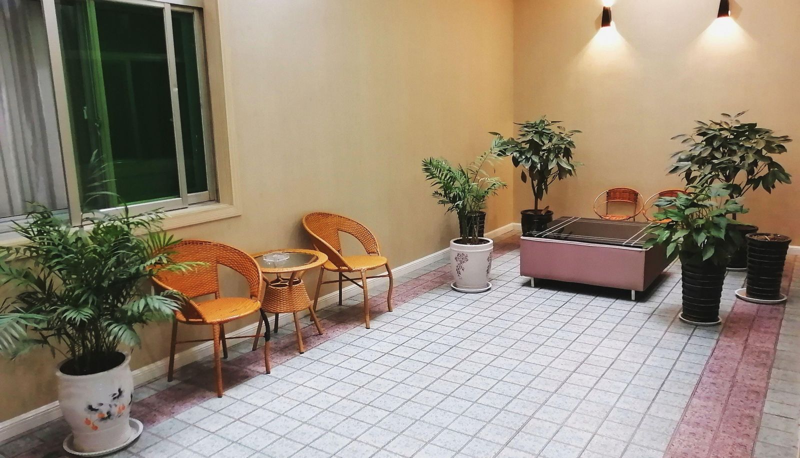 Buitenruimte van het hotel - Dongyi Business Hotel