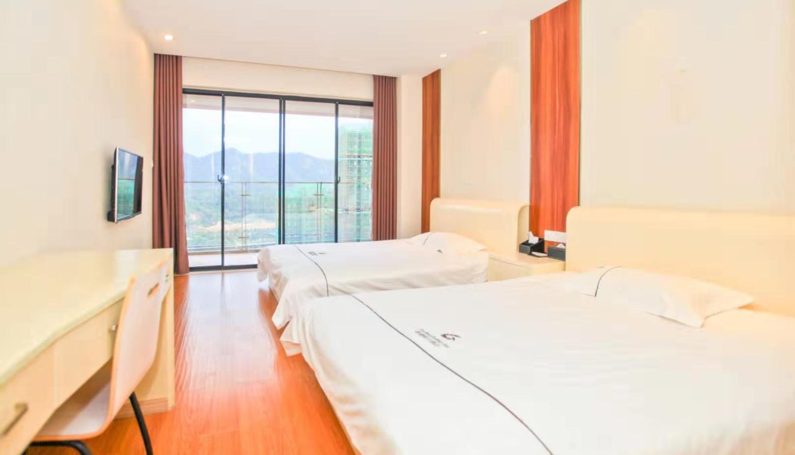 Chambre Familiale - Goshen Holiday Inn (Century Plaza Store)