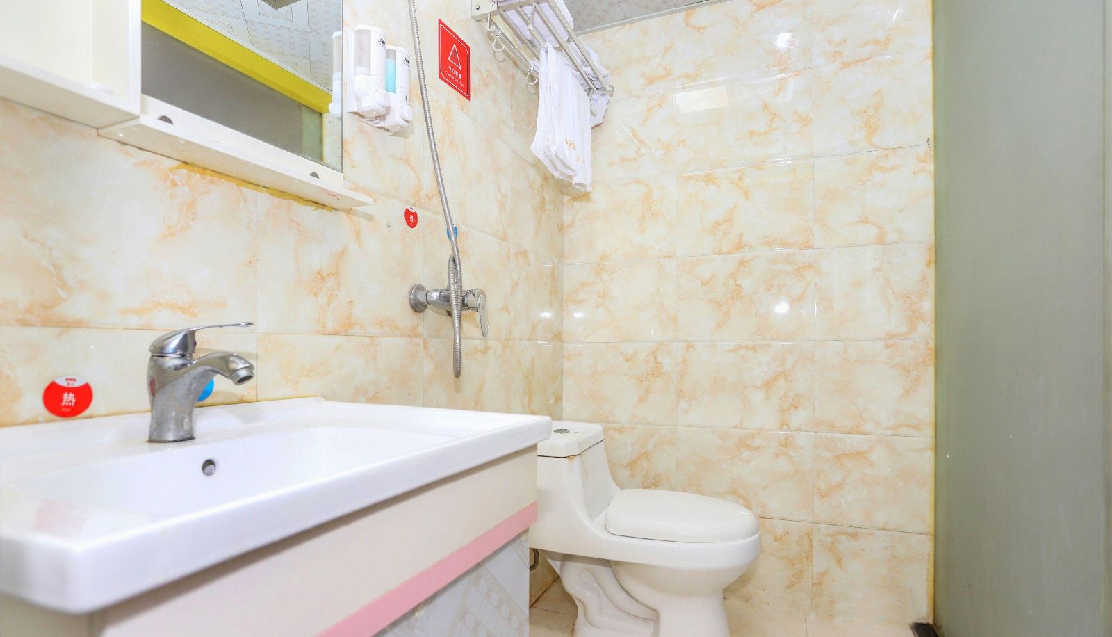 Area esterna dell'hotel - Tiantianjia Business Hotel