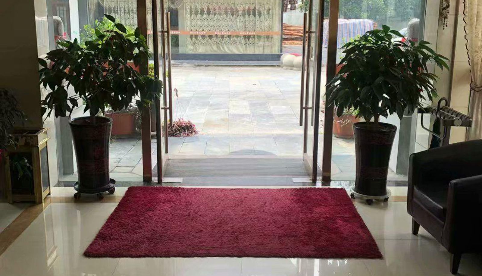 Buitenruimte van het hotel - Yangzijiang Business Hotel
