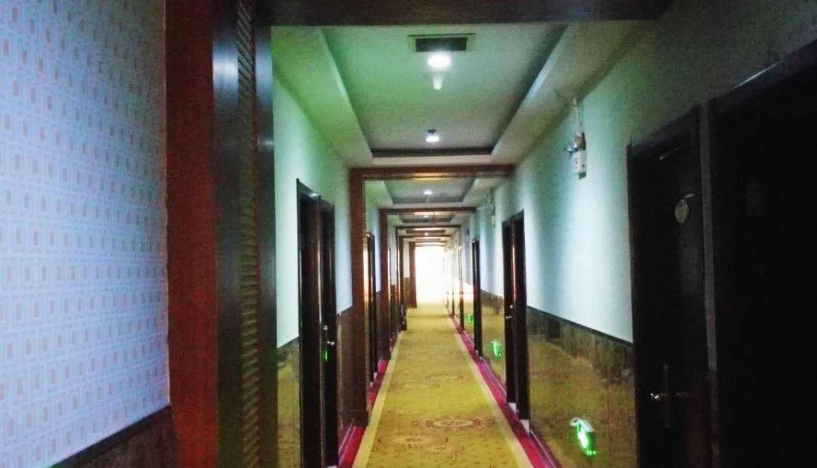 Area esterna dell'hotel - Longying Business Hotel