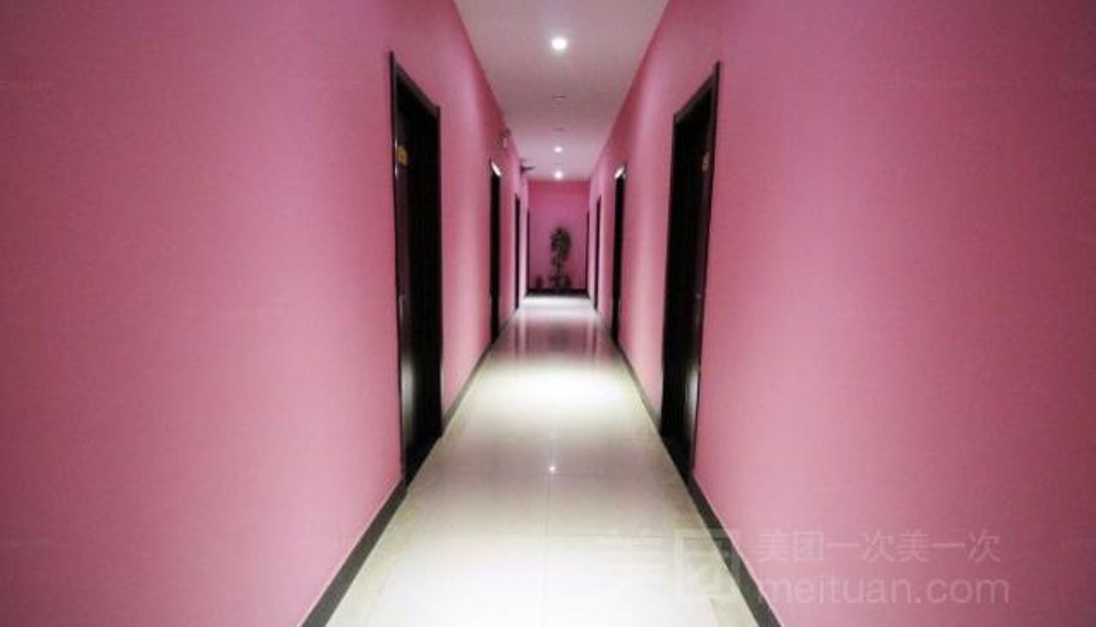 Zewnętrzna część hotelu - New Hualian Hotel