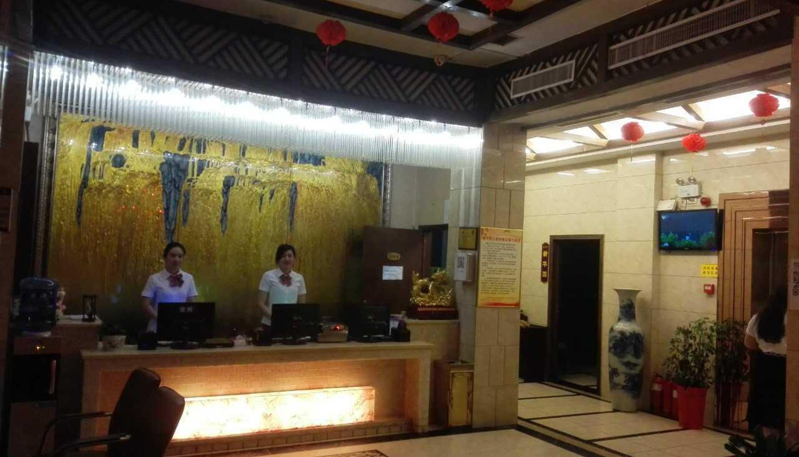 Hotel outdoor area - Xinhua Hotel