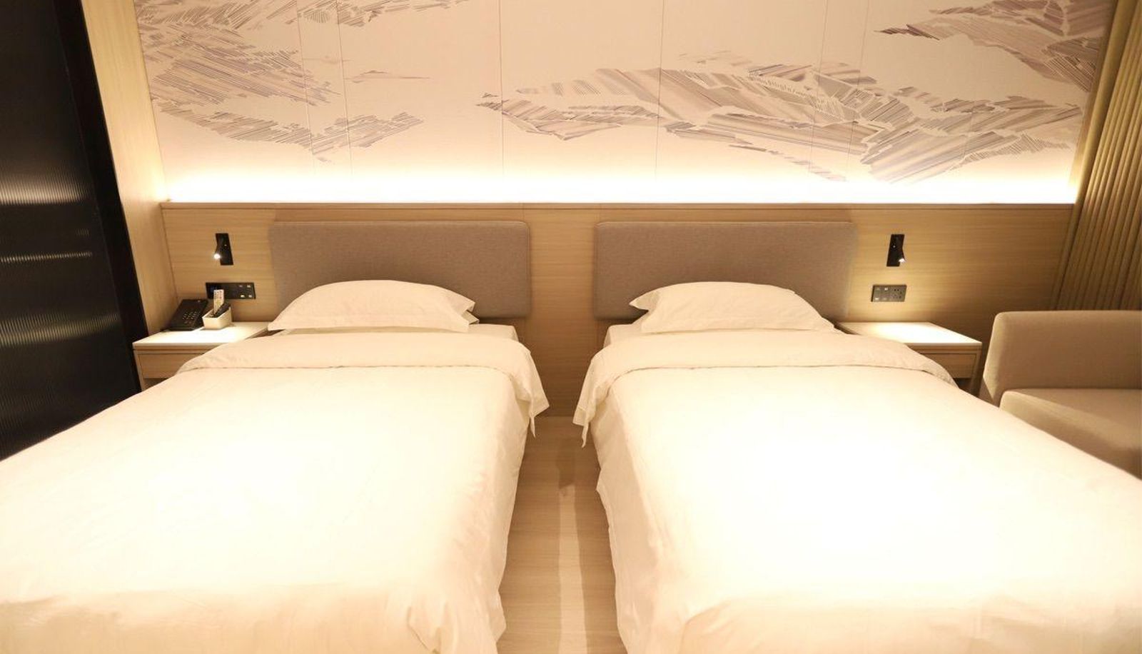 Camera business - Kailin Hotel (Lingbao Yinfu Market Store)