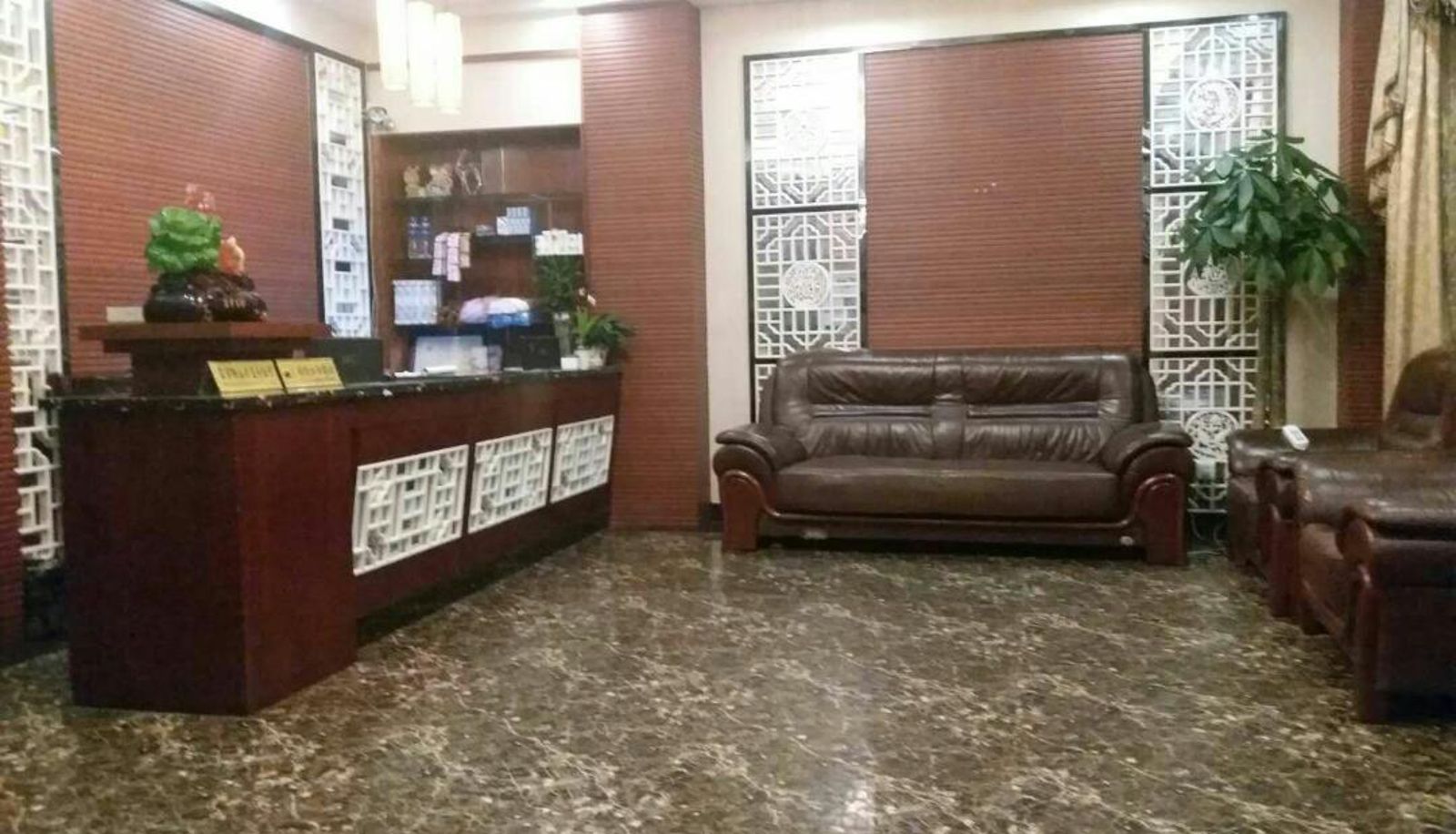 Zewnętrzna część hotelu - Invitation Moon Tower Hotel