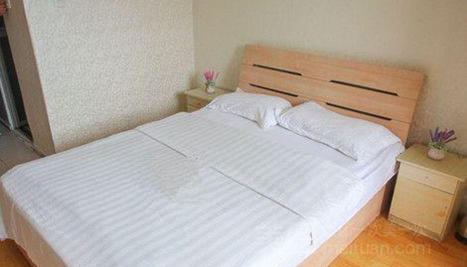Zimmer - Comrades in arms hotel (Youth Road store)