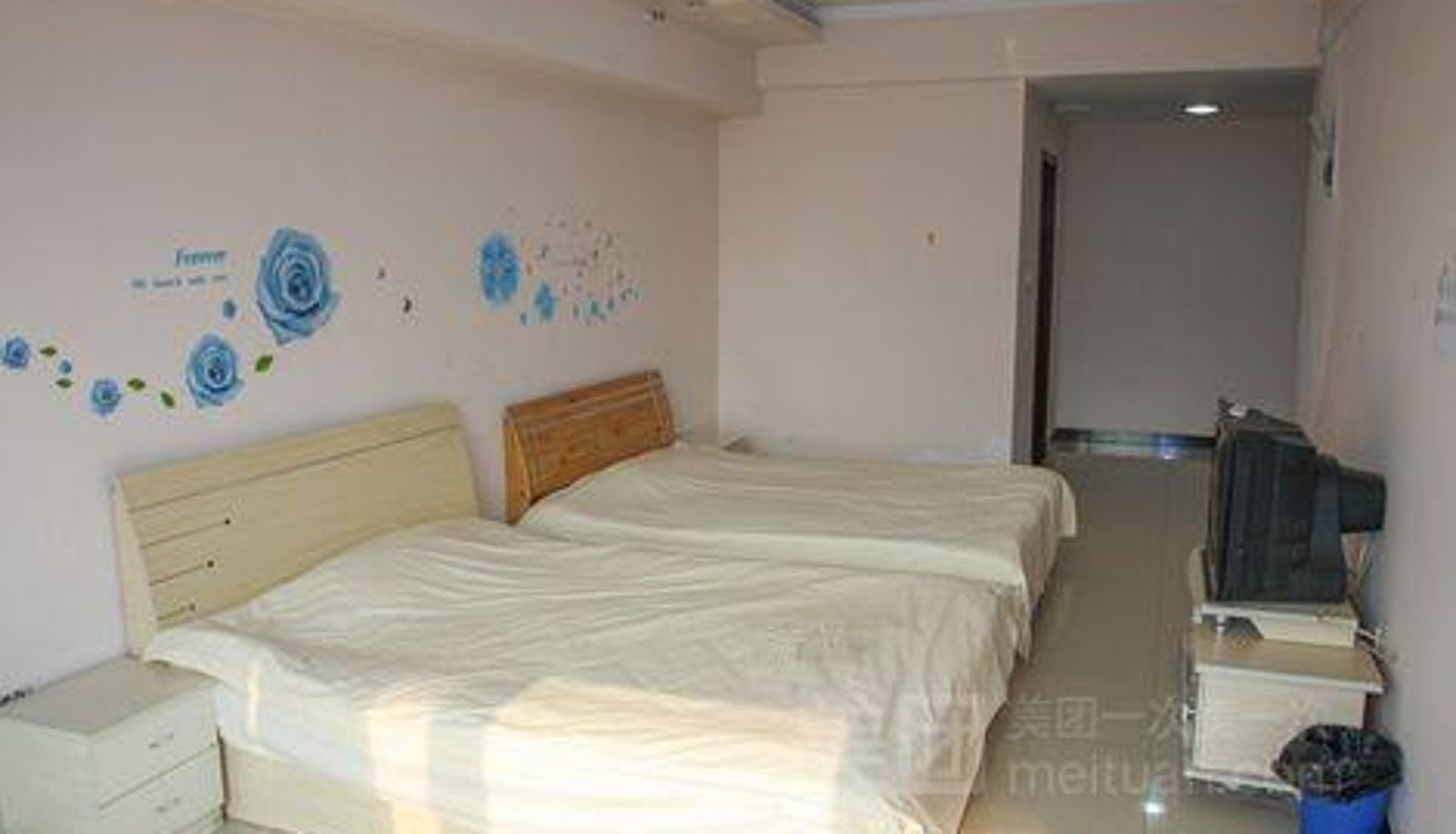 Zimmer - Comrades in arms hotel (Youth Road store)