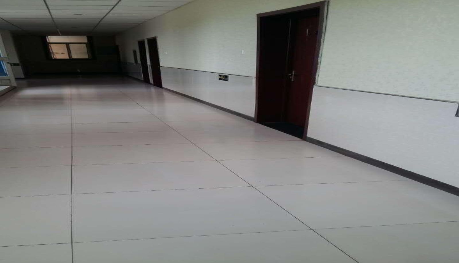 Area esterna dell'hotel - holiday inn