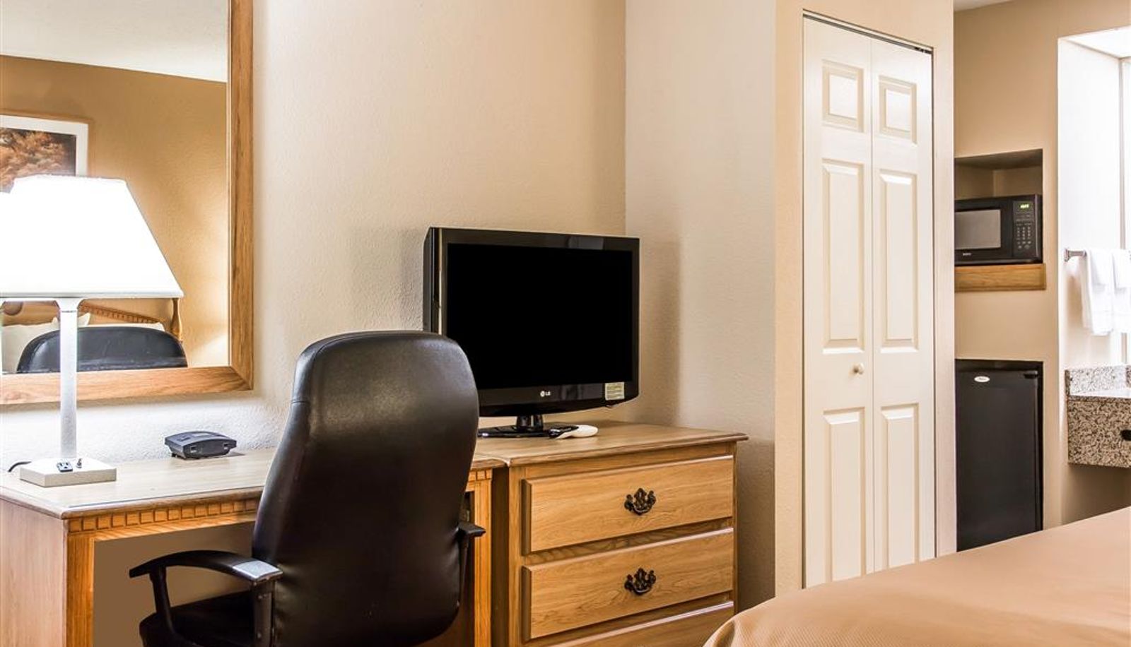 Zimmer - Econo Lodge Inn & Suites Huntsville University Area