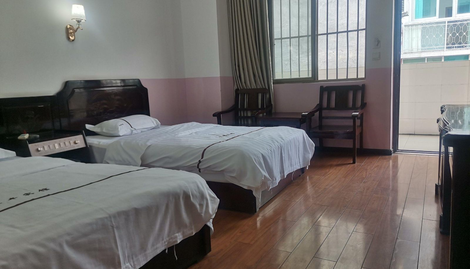 Zimmer - Hongfeng Hotel (Dianxi Anti Japanese War Memorial Hall Store)