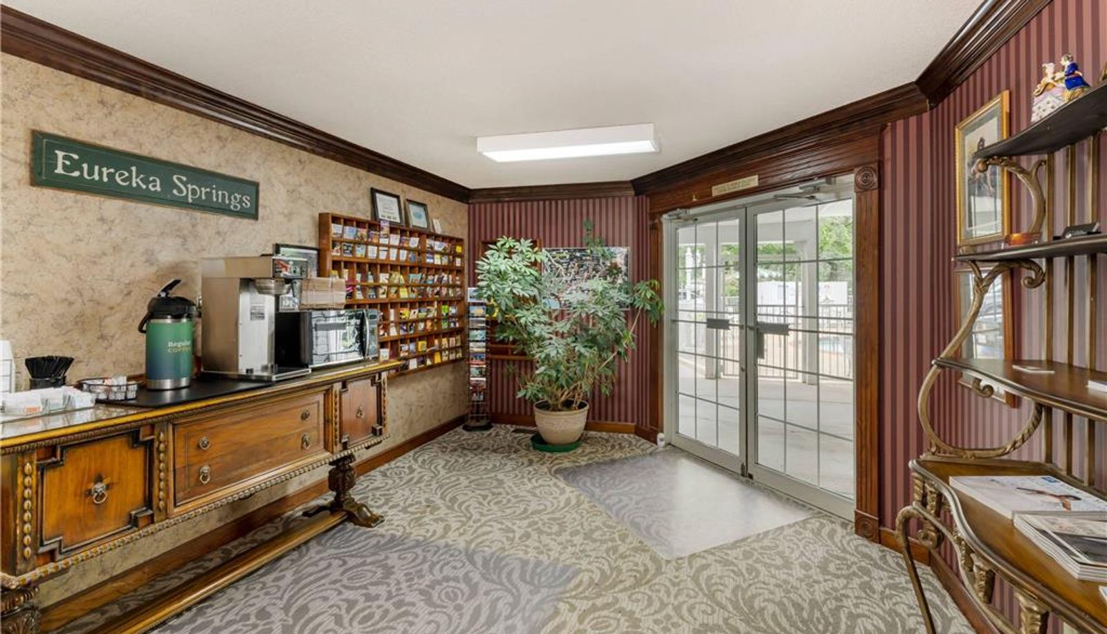 Hall - Quality Inn Eureka Springs South