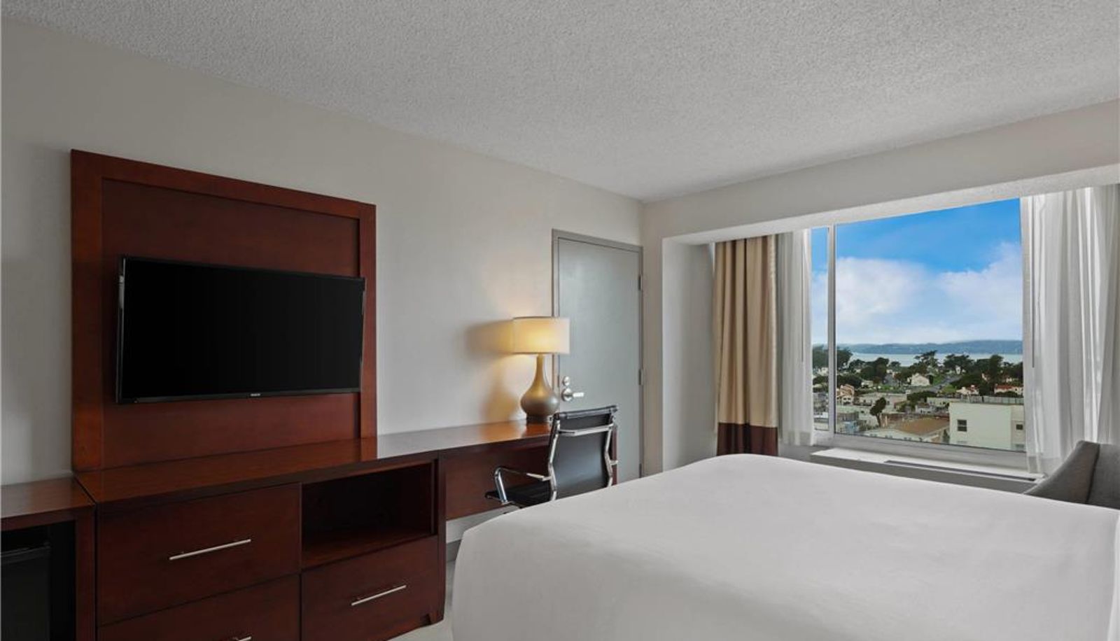 Zimmer - Comfort Inn By the Bay