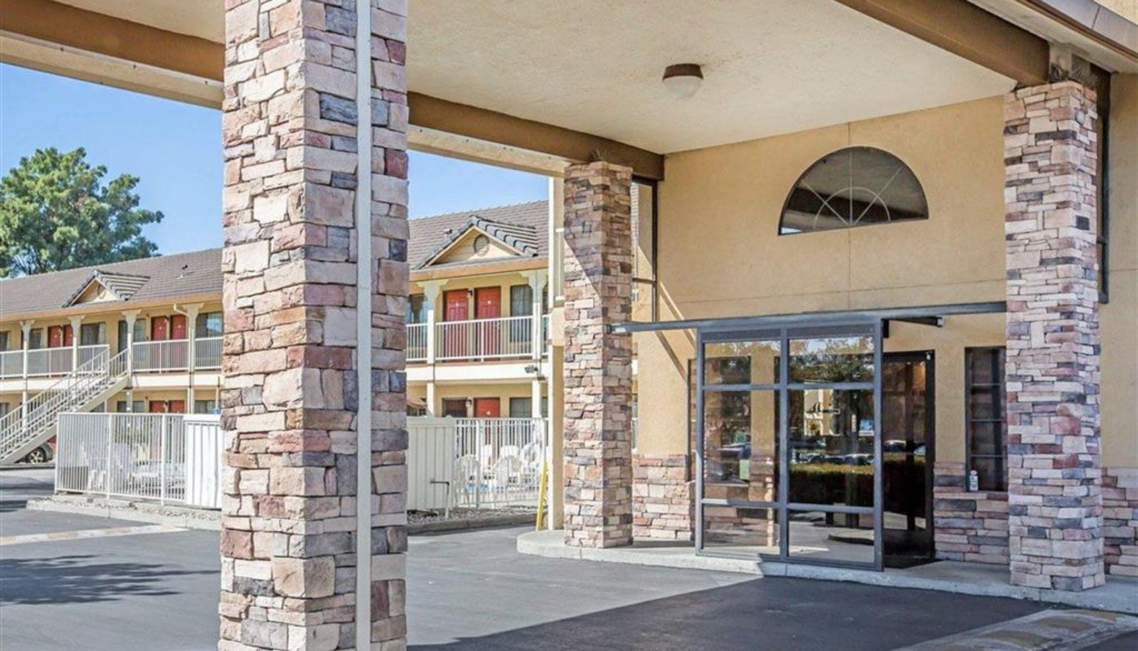 Vista exterior - Quality Inn & Suites Woodland - Sacramento Airport