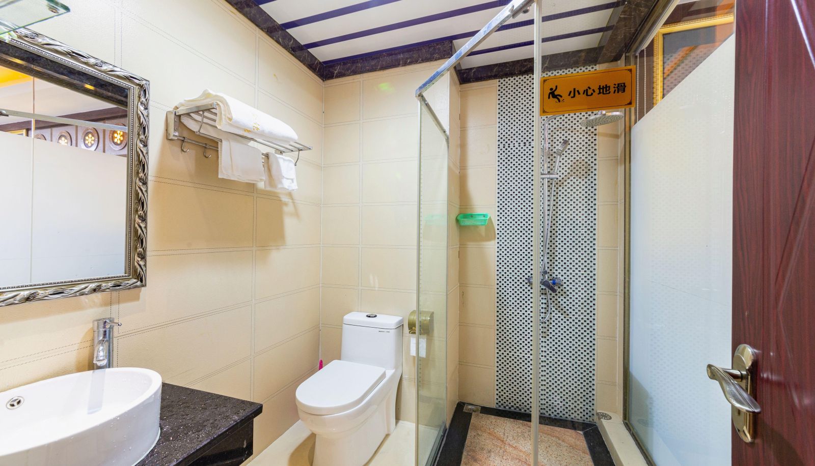 Room with river view - Jinming Business Hotel (Xinxing Times Square Store)