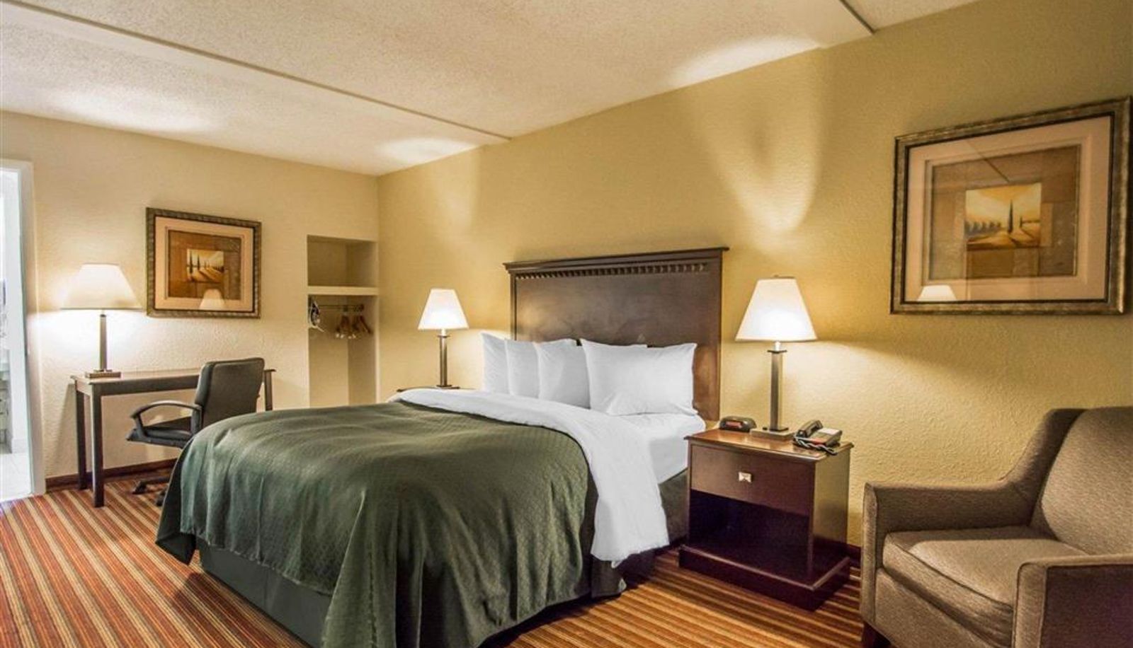 Room - Quality Inn & Suites at Tropicana Field